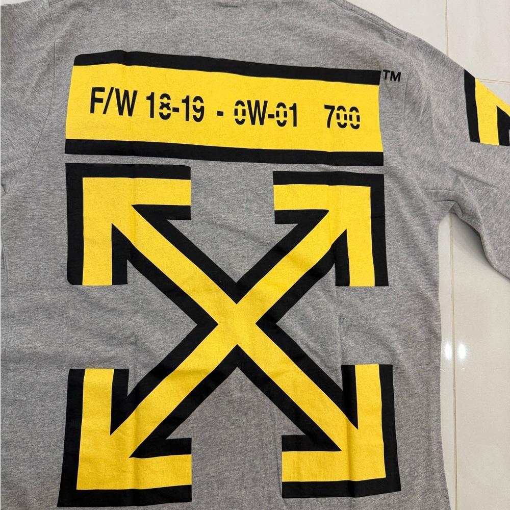 Off-White Gray Graphic Tee - image 8